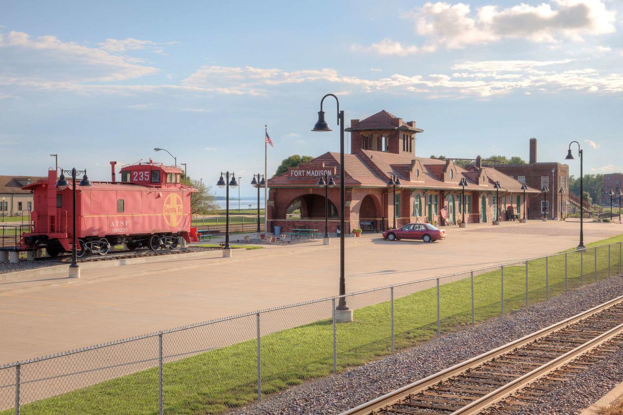 ナイツ イン フォート マディソン Ia Fort Madison エクステリア 写真